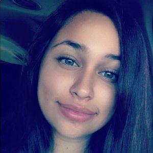 Meet your Posher, Valerie